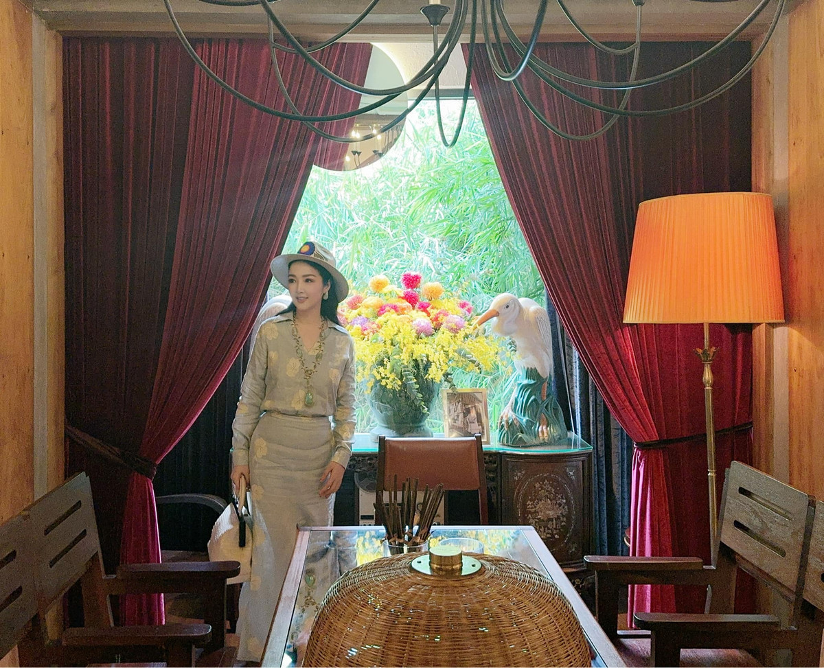 Hoa hậu Giáng My vui vẻ đi ăn chay cùng bạn bè. Ảnh: FB Giang My Nguyen