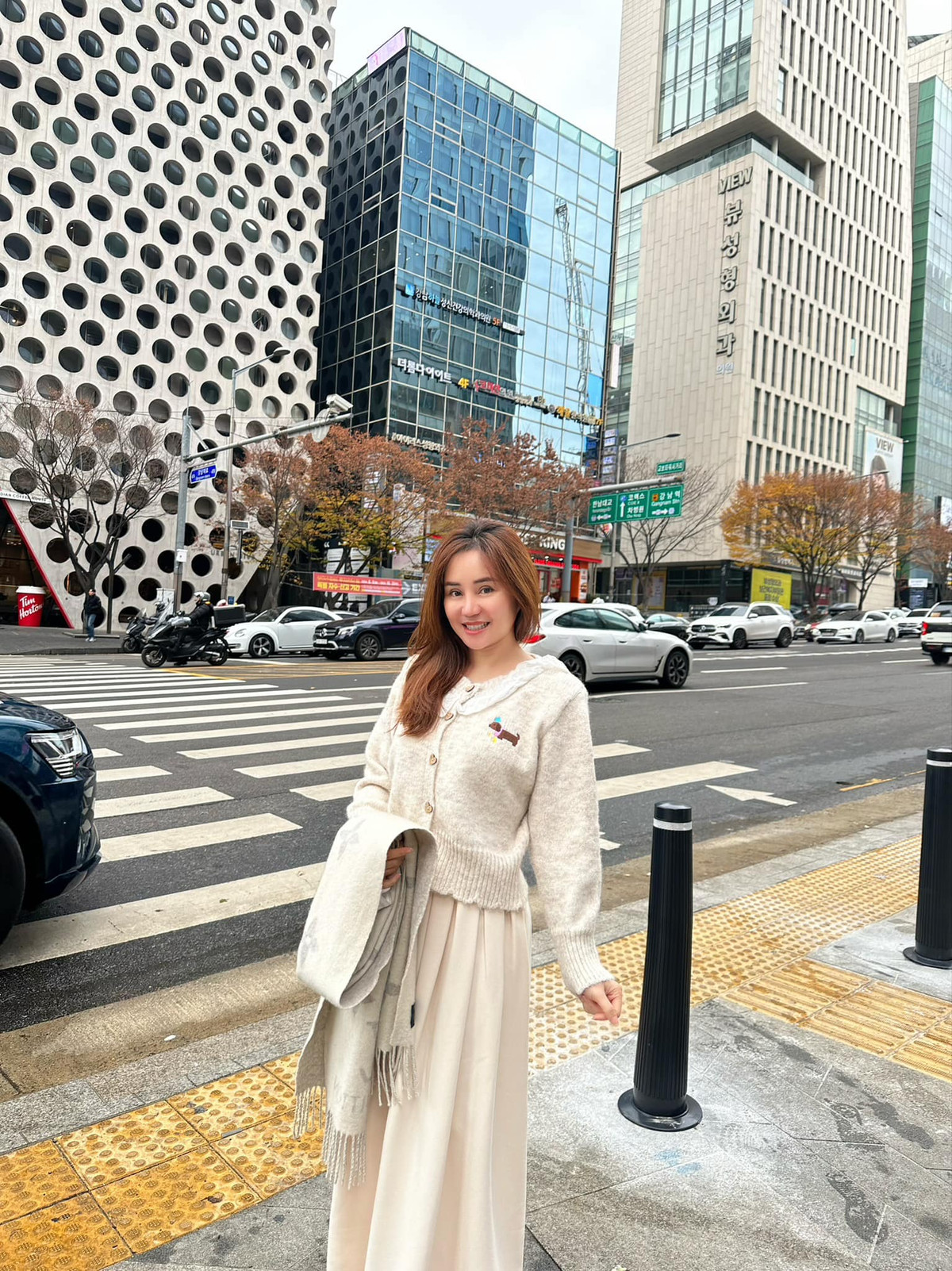 Nữ ca sĩ được khen ngày càng trẻ trung, xinh đẹp. Ảnh: FB Nguyễn Vy Oanh