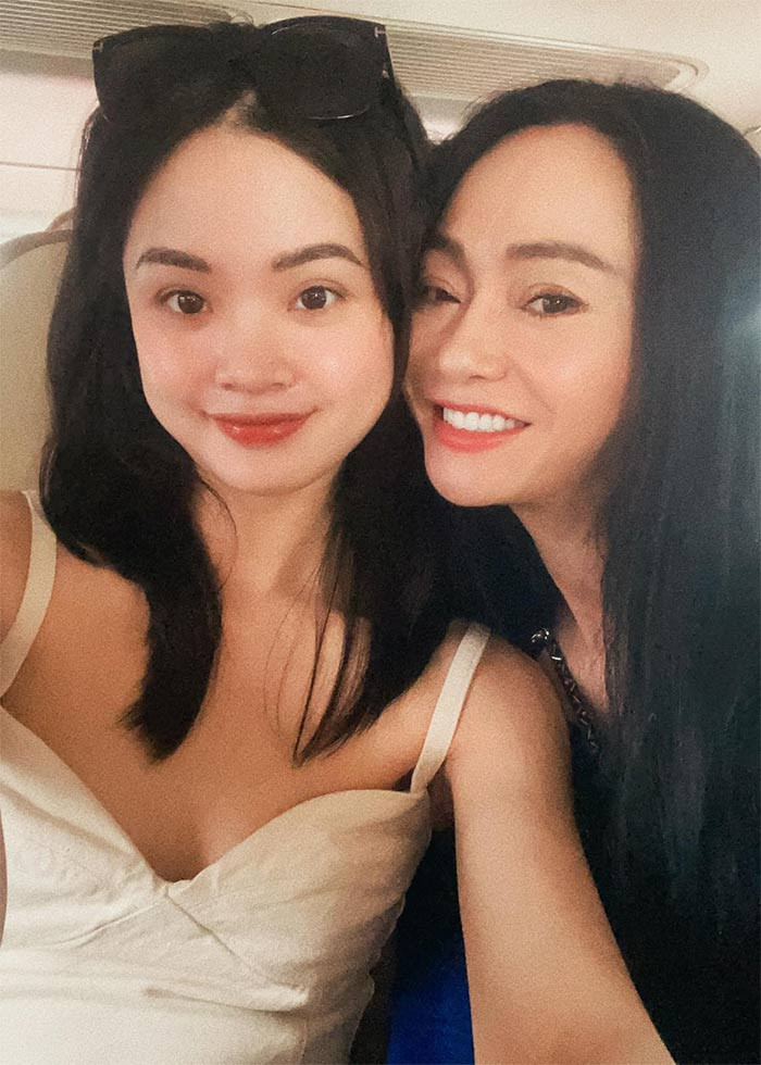 Quách Thu Phương và con gái lớn thân nhau như đôi bạn thân. Mỗi khi có dịp con gái về nước chơi, hai mẹ con lại cùng nhau đi du lịch, về quê thăm gia đình. (Ảnh: FB Quách Thu Phương)