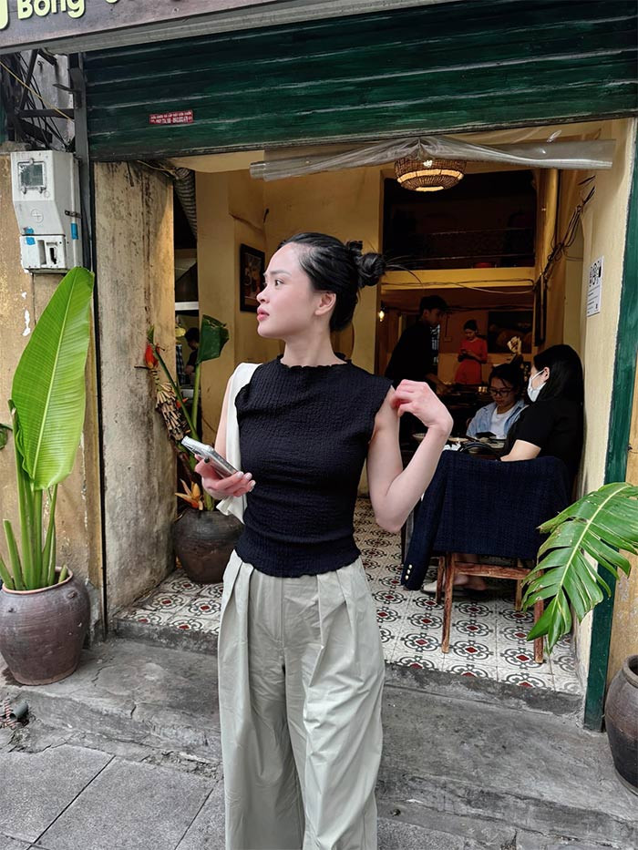 Con gái diễn viên Quách Thu Phương sở hữu chiều cao 1m7, dáng dong dỏng, khuôn mặt cá tính nên từng nhận được vài lời mời làm mẫu. (Ảnh: FB Quách Thu Phương)