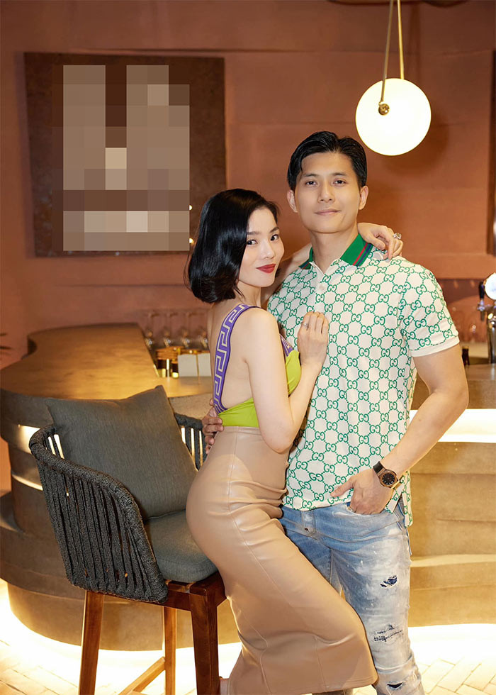 Nhờ có sắc vóc ngày càng trẻ trung nên dù yêu người mẫu Lâm Bảo Châu kém 12 tuổi, "nữ hoàng phòng trà" không bị chênh lệch quá nhiều về độ trẻ trung. (Ảnh: FBNV)