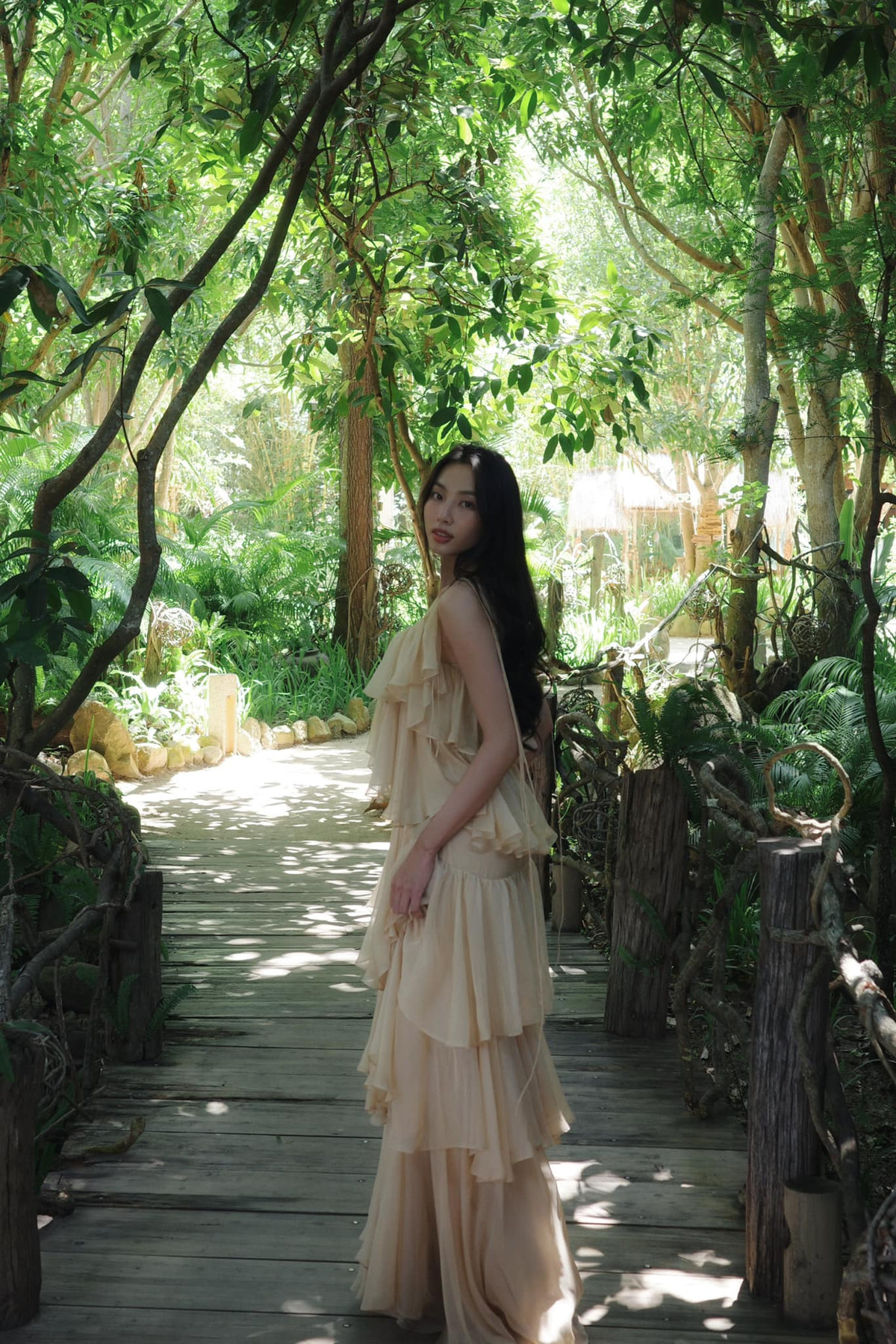 Hoa hậu Thuỳ Tiên đẹp dịu dàng. Ảnh: FB Nguyễn Thúc Thùy Tiên