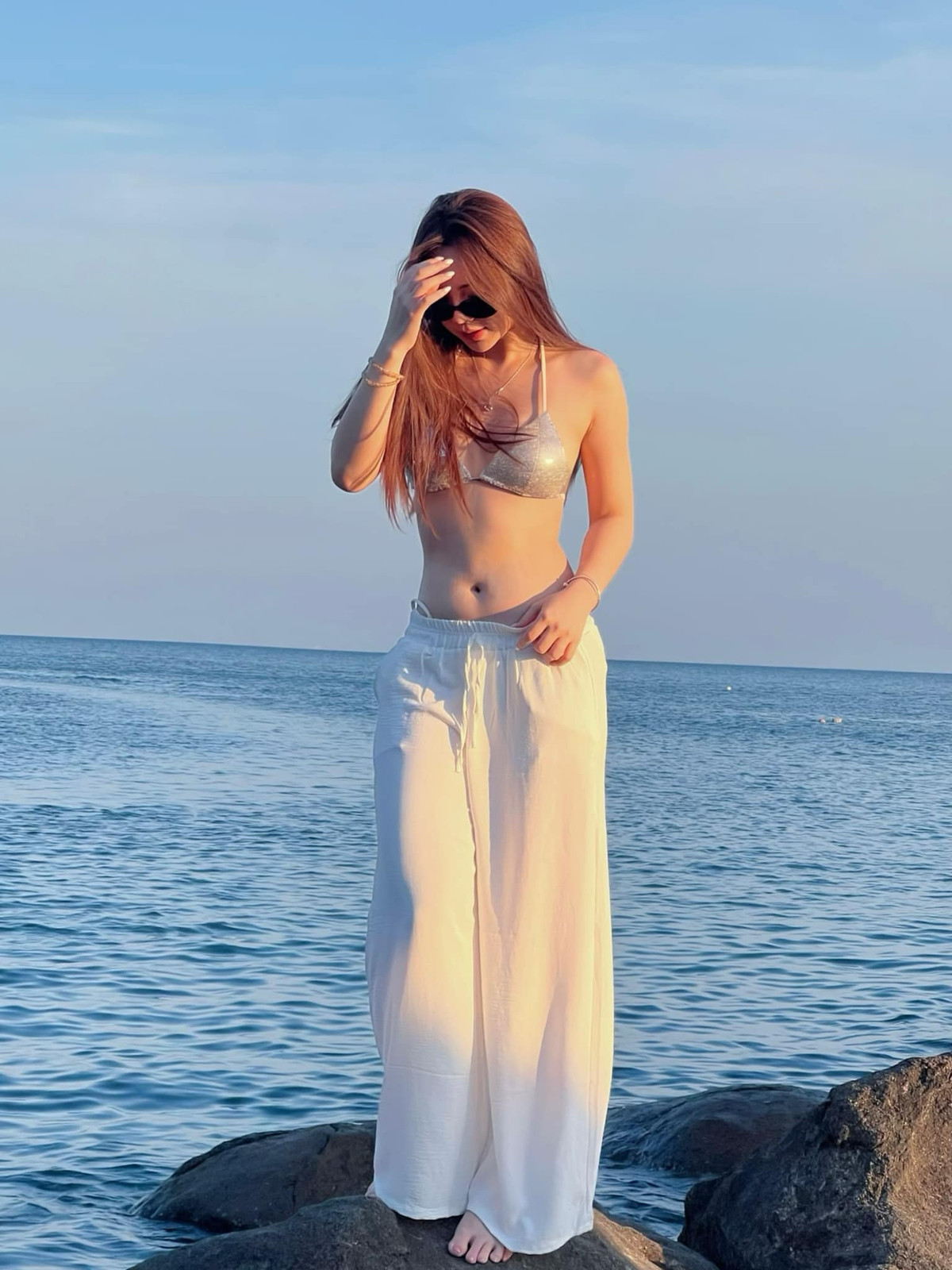 Ngay sau khi được chia sẻ, bộ ảnh của Quỳnh Kool đã nhận được hàng ngàn lượt yêu thích và bình luận tích cực từ người hâm mộ. Ảnh: FB Quỳnh Nguyễn