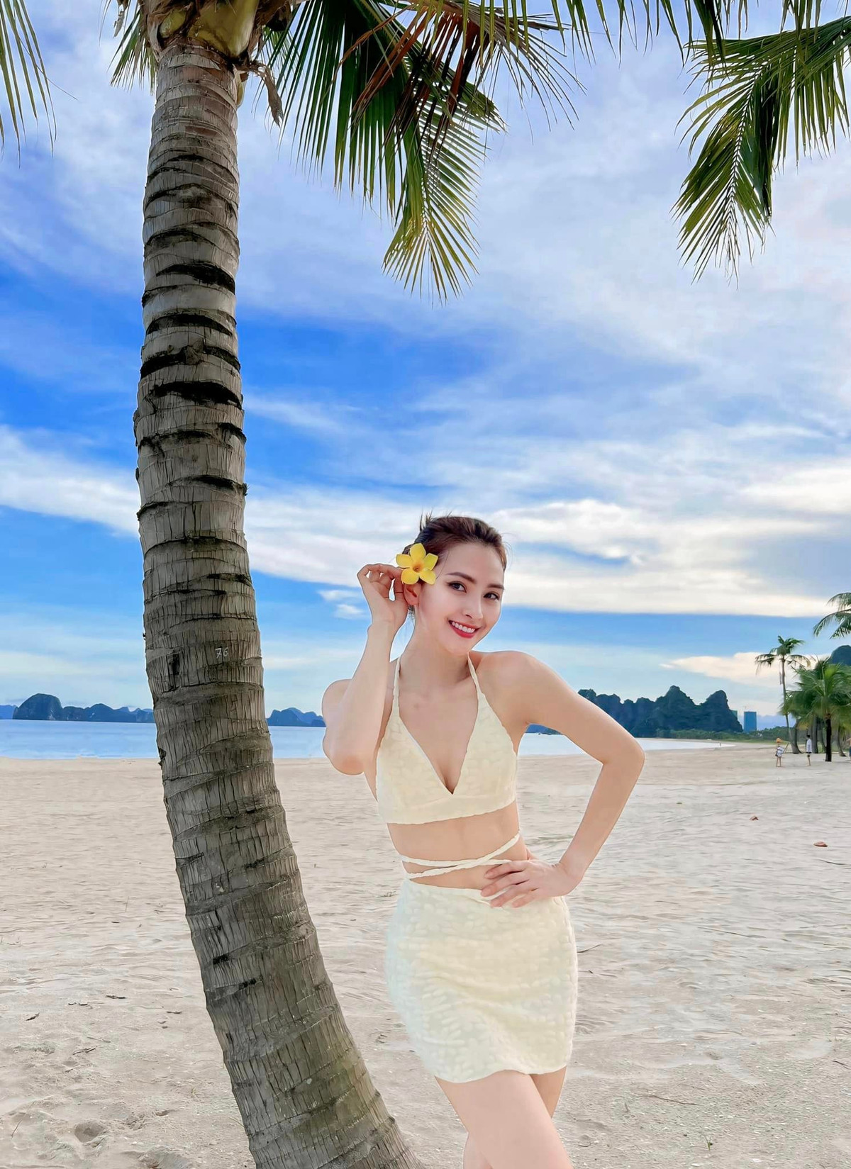 MC Huyền Trang tranh thủ 4 ngày nghỉ lễ để tận hưởng không khí trong lành của biển. Ảnh: FB Nguyễn Huyền Trang