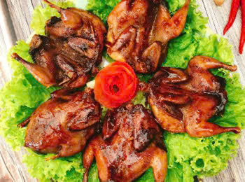 Chim sẻ có thể được chế biến bằng nhiều hình thức như quay, rán, nướng, nấu cháo, ngâm rượu… Ảnh minh họa