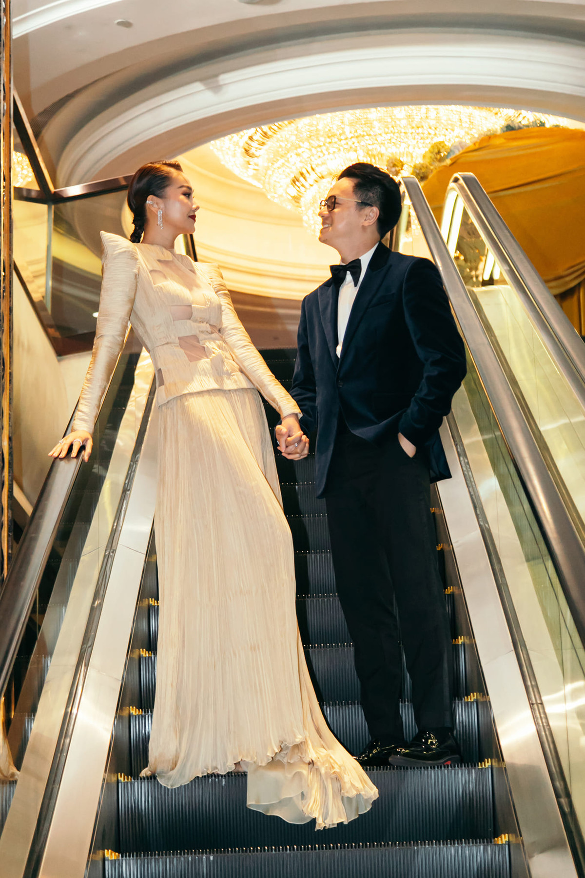 Từ khi lấy chồng, người mẫu thấy bản thân có nhiều thay đổi, trở nên nữ tính, mềm mỏng hơn.