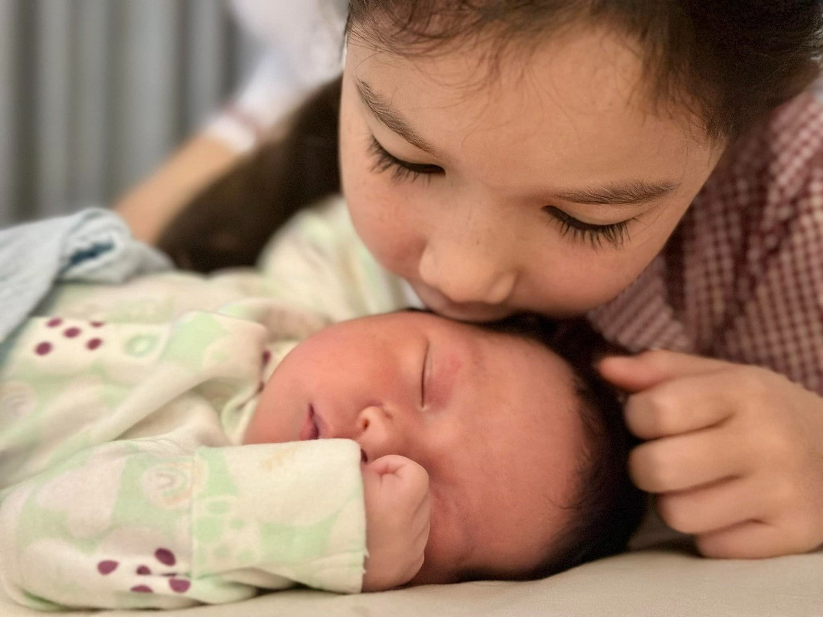 Siêu mẫu Hà Anh nói, hai con cho cô cảm giác bình yên, yêu thương đủ đầy.