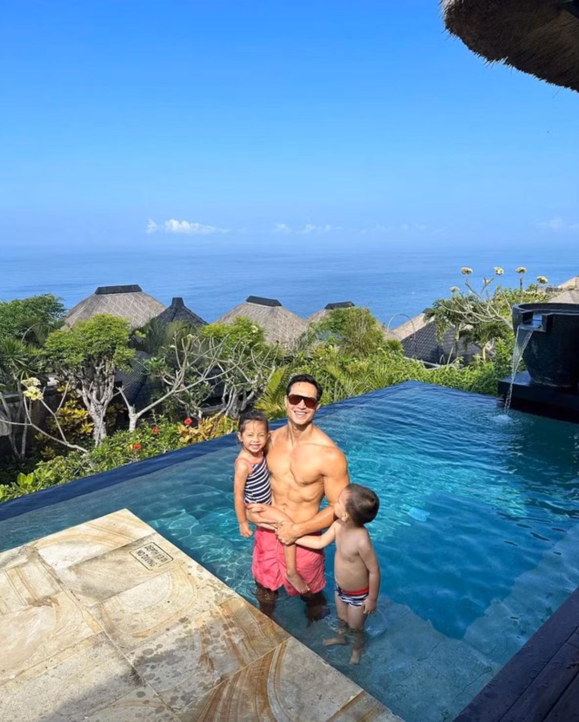  Tin tức sao Việt 30/5: Kim Lý tự hào khoe lên trang cá nhân đoạn clip con trai út Leon bơi lội.