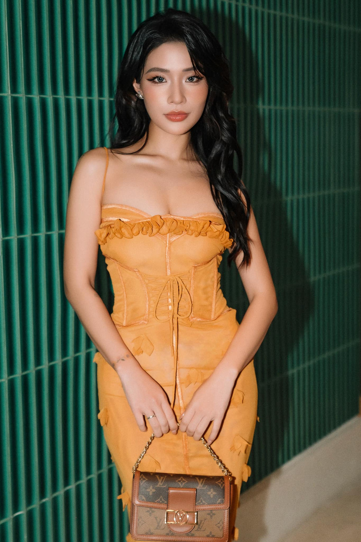 Gu thời trang bỏng mắt, cùng hình thể chuẩn của bà xã Rhymastic ở độ tuổi 28. Ảnh: FB Thanh Huyền