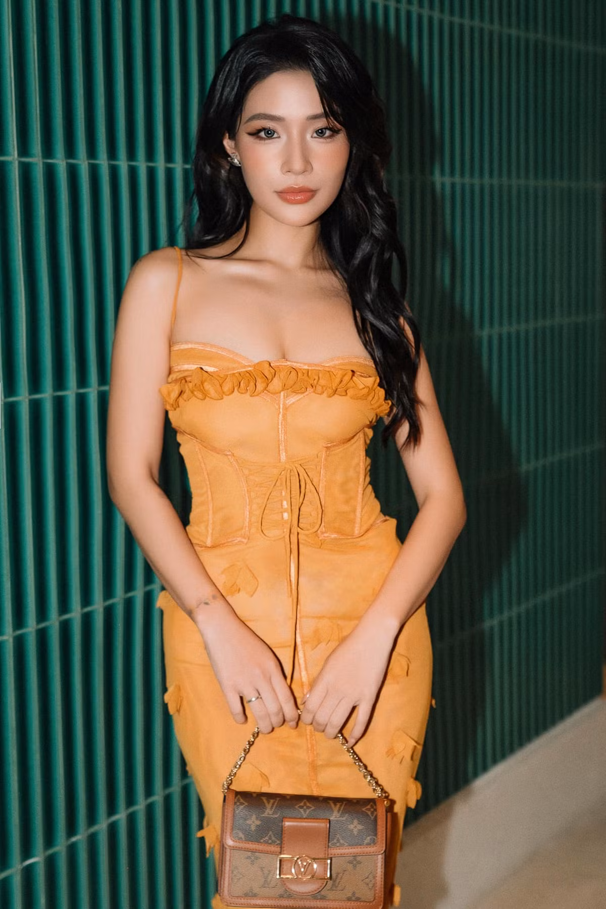 Gu thời trang bỏng mắt, cùng hình thể chuẩn của bà xã Rhymastic ở độ tuổi 28. Ảnh: FB Thanh Huyền