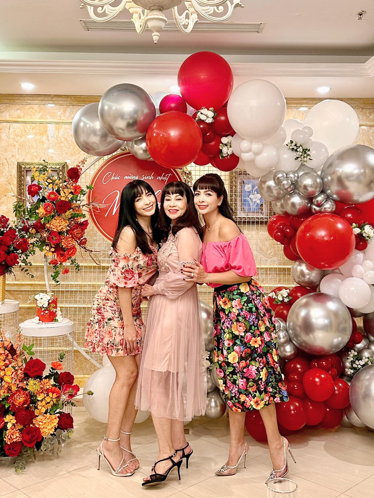 Quay trở lại thập niên 90, Thuý Hằng – Thuý Hạnh là cặp đôi siêu mẫu được ví như hiện tượng bởi thần thái và nhan sắc xinh đẹp. Ảnh: FB Bui Thuy Hanh