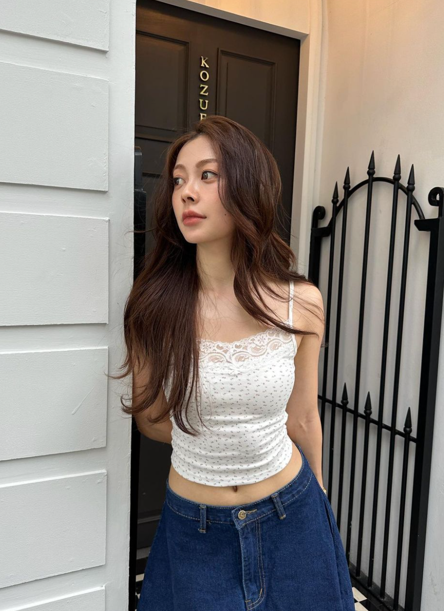 Tuy không sở hữu bộ ngực khủng, vòng ba đầy đặn như những hot girl khác nhưng sắc vóc thanh mảnh, săn chắc và tràn đầy sức sống của cô nàng vẫn nhận được sự yêu thích của đông đảo mọi người. Ảnh: IG k_y_o_n_a