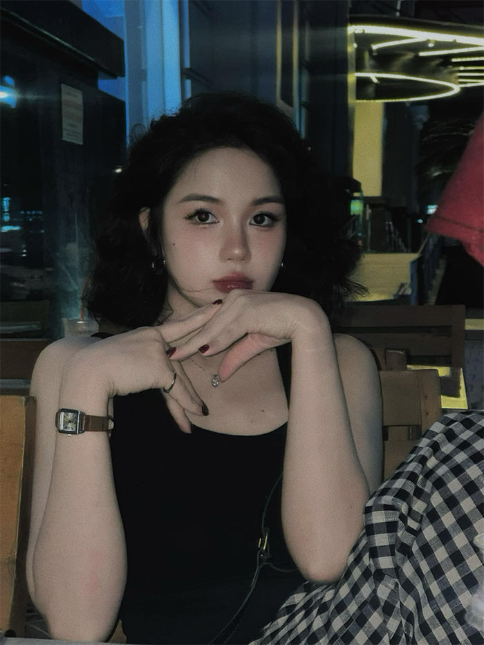 Vợ sắp cưới của Tuấn Mõ sở hữu ngoại hình bắt mắt, xinh xắn và trẻ hơn so với tuổi thật. (Ảnh: FB Vũ Thị Thu Trang)