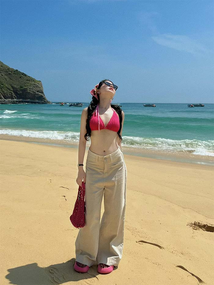 Không chỉ sở hữu khuôn mặt xinh xắn, vóc dáng của Thu Trang cũng rất đẹp. (Ảnh: FB Vũ Thị Thu Trang)