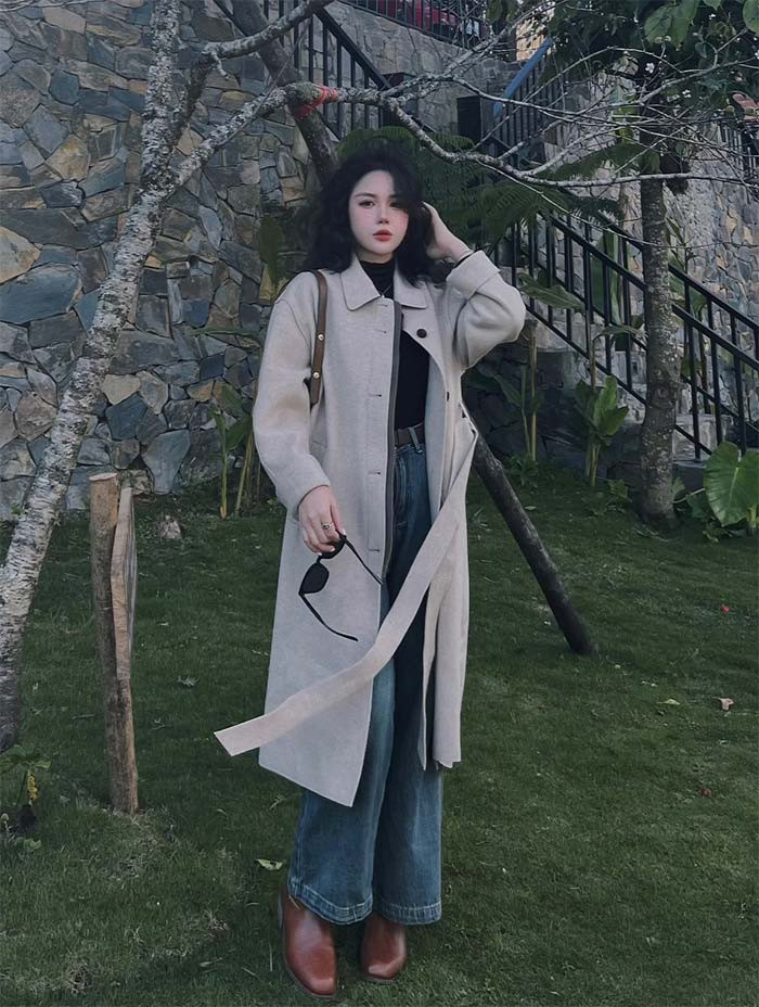 Tự tin về nhan sắc nên Thu Trang thường làm mẫu cho các trang phục mà mình bán. (Ảnh: FB Vũ Thị Thu Trang)