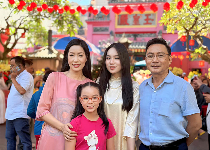 Trịnh Kim Chi kết hôn cùng doanh nhân Võ Trấn Phương vào năm 2000 và hiện đã có hai cô con gái.