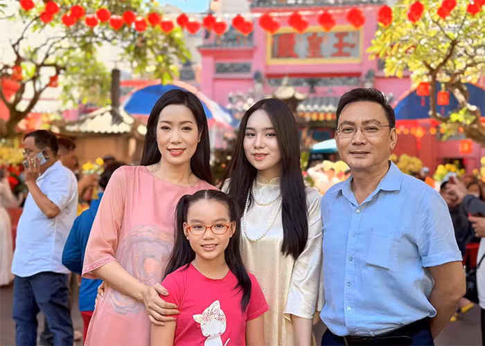 Trịnh Kim Chi kết hôn cùng doanh nhân Võ Trấn Phương vào năm 2000 và hiện đã có hai cô con gái.