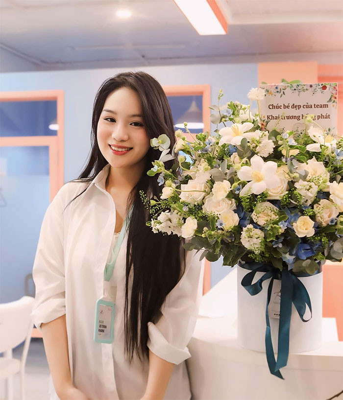 Càng lớn Khánh Ngân càng xinh đẹp và thừa hưởng những nét đẹp của cả bố lẫn mẹ.