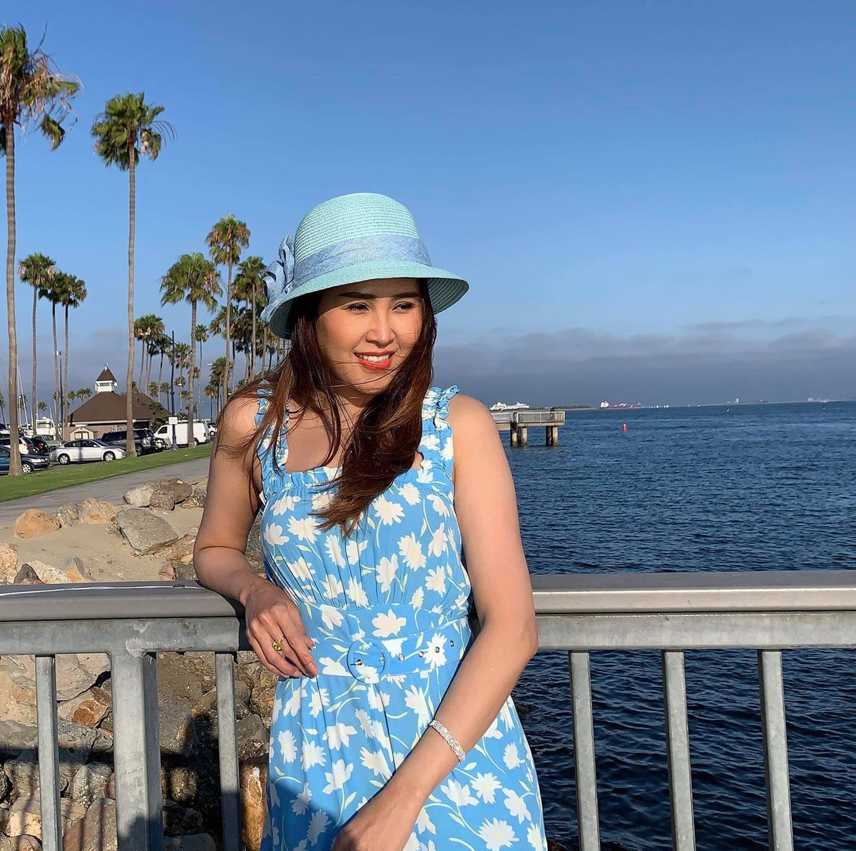 "Bóng hồng" phim Gái nhảy năm nào vẫn duy trì được vẻ ngoài trẻ trung, làn da trắng mịn không tỳ vết cùng body thon gọn đáng mơ ước dù ở độ tuổi 48. Ảnh: FB Minh Thư