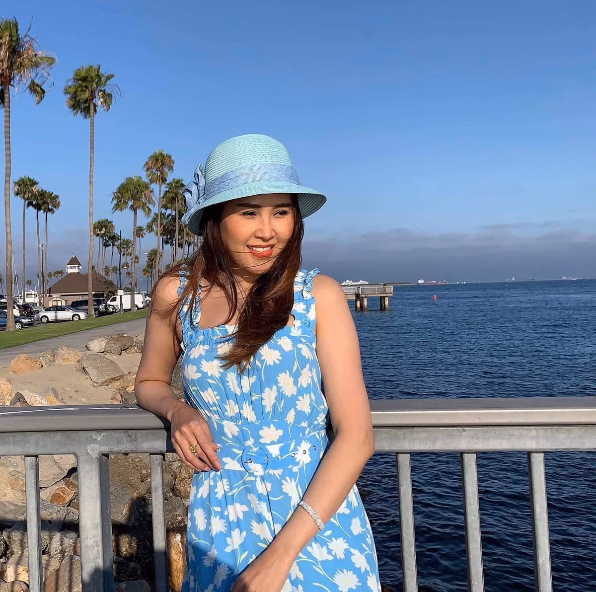 "Bóng hồng" phim Gái nhảy năm nào vẫn duy trì được vẻ ngoài trẻ trung, làn da trắng mịn không tỳ vết cùng body thon gọn đáng mơ ước dù ở độ tuổi 48. Ảnh: FB Minh Thư