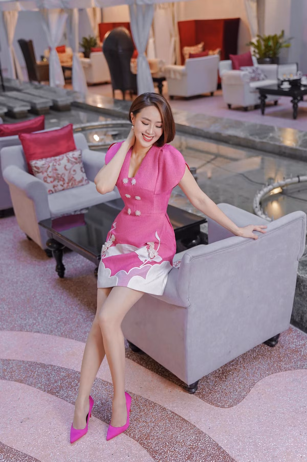 Hồng Diễm cũng không ngại thử nghiệm những phong cách mới lạ, phá cách. Ảnh: FB Nguyen Hong Diem