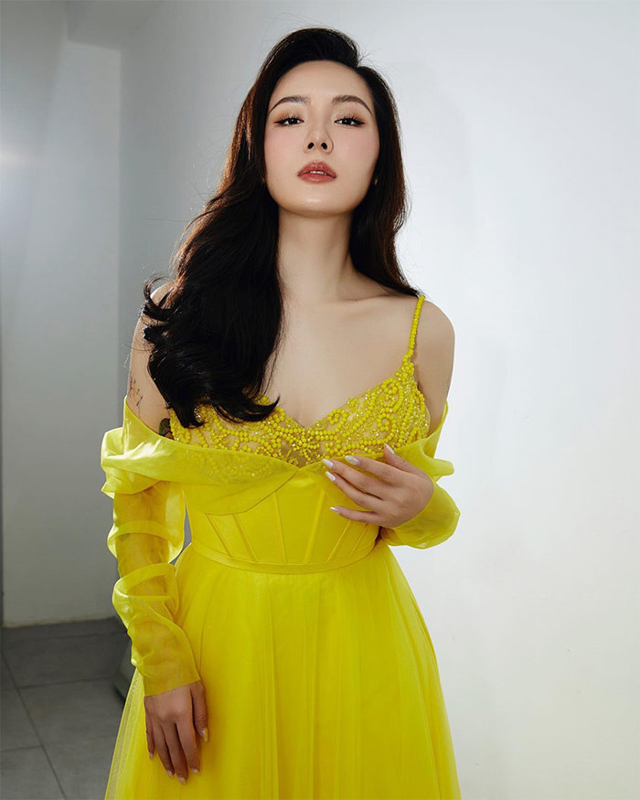 Phương Linh hiện sống cùng em gái Phương Ly tại một căn hộ cao cấp ở TP.HCM.