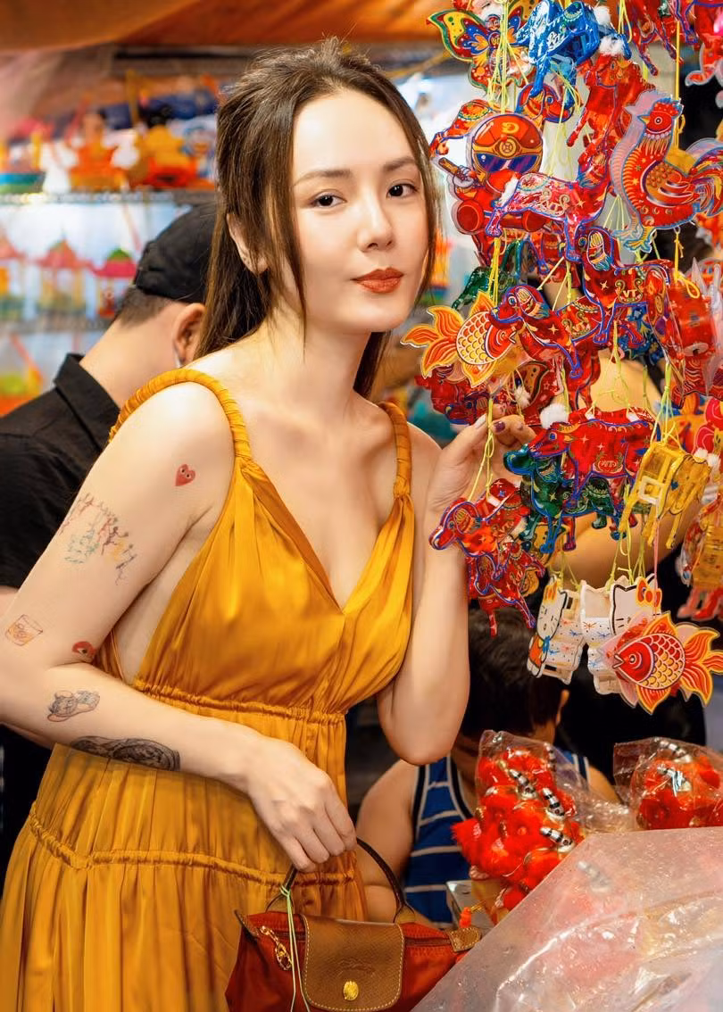 Để giữ được vẻ thanh xuân, Phương Linh chăm chỉ tập luyện và ăn uống. Cô thường dành thời gian vận động với bộ môn golf, nhảy hoặc yoga.