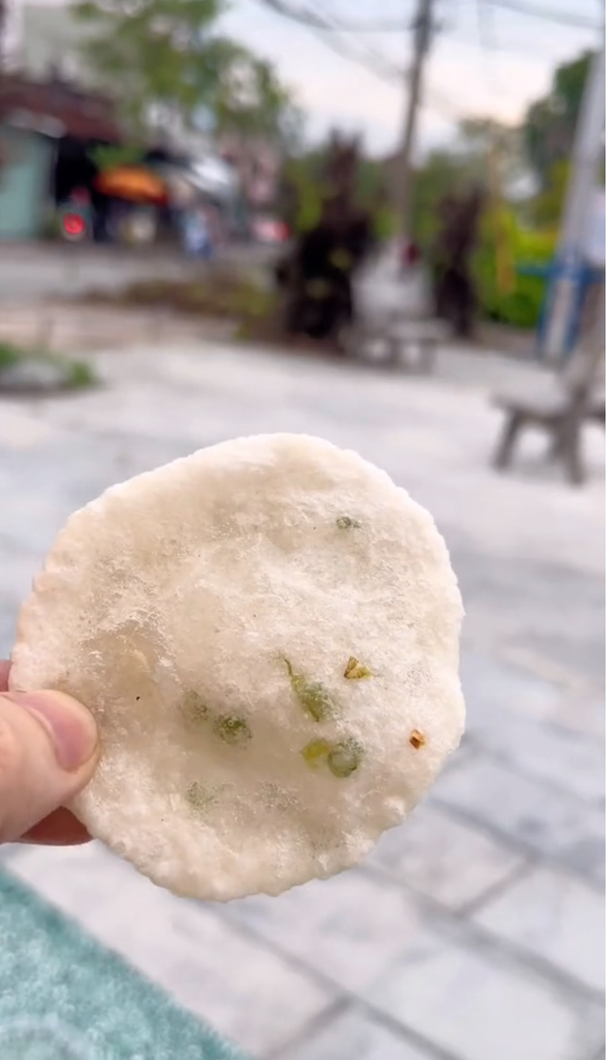 Theo chia sẻ của những người dân địa phương, món đặc sản Bình Dương có cái tên lạ này được hình thành từ lâu và đến nay vẫn được lưu truyền rộng rãi. Ảnh: @ngochanbd