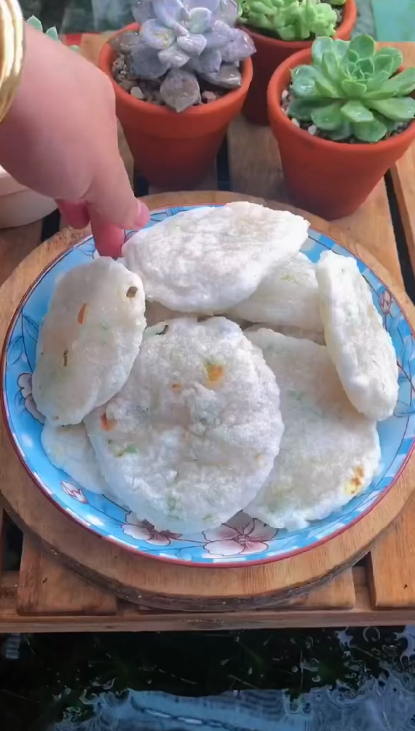 Với hương vị thơm ngon, độc đáo và giá cả phải chăng, bánh chị xứng đáng là một trong những đặc sản không thể bỏ qua khi đến Bình Dương. Ảnh: @dienmayxanh