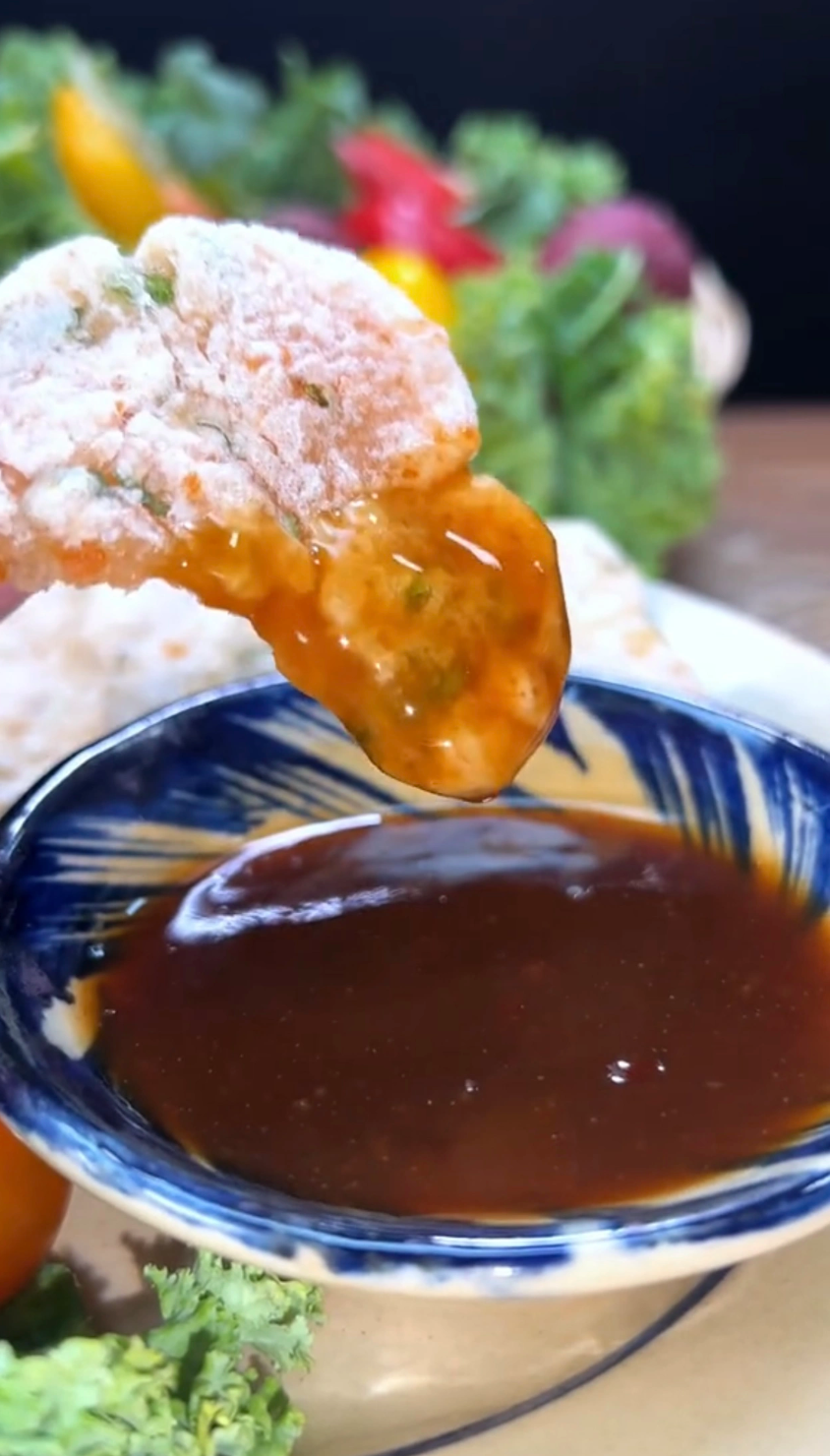 Mặc dù bánh được tạo nên từ những nguyên liệu rất bình thường, dễ kiếm và trông có vẻ dễ bắt chước, nhưng lại hiếm có nơi nào bán, đặc biệt là tại những thành phố lớn. Ảnh: @dienmayxanh