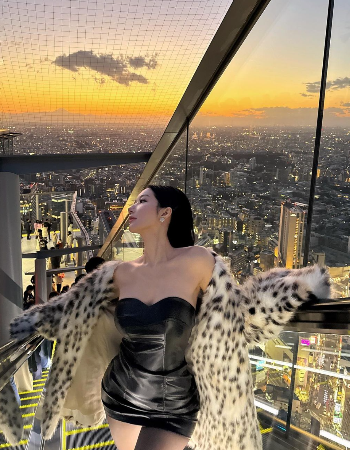 Riya Yu thường xuyên ăn trang phục gợi cảm, khoét sâu và ngắn cũn. Ảnh: IG riya_yu