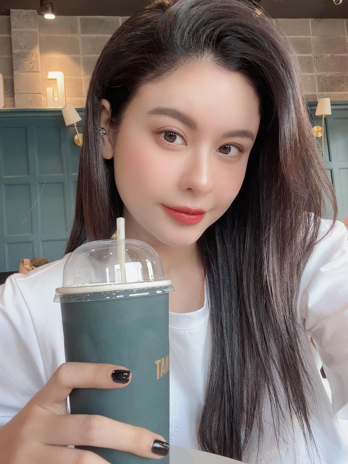 Ở tuổi 34, ca sĩ Trương Quỳnh Anh đã có gần 15 năm hoạt động nghệ thuật. Tuy nhiên, cuộc sống hôn nhân của cô lại không được suôn sẻ.