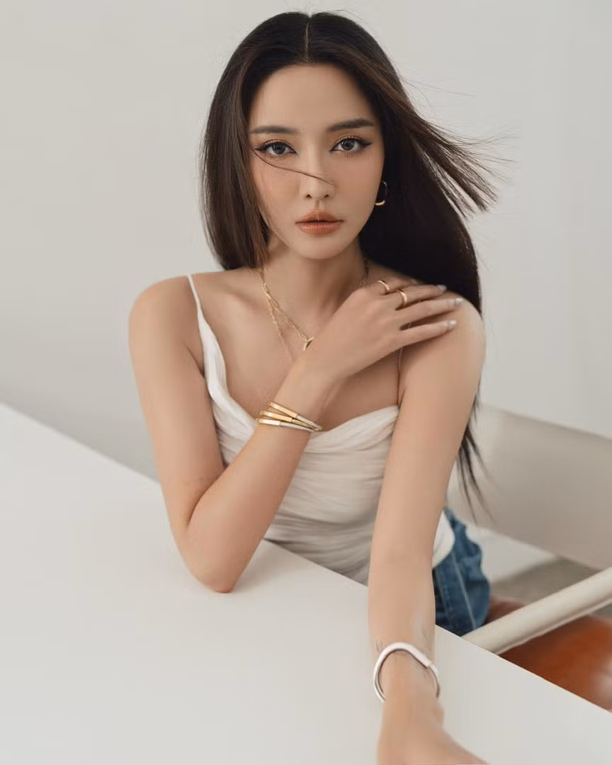 Về đời tư, Bích Phương khá kín tiếng. Trong một lần chia sẻ với truyền thông, ca sĩ thừa nhận mình là người hời hợt trong tình yêu. Ảnh: FBNV