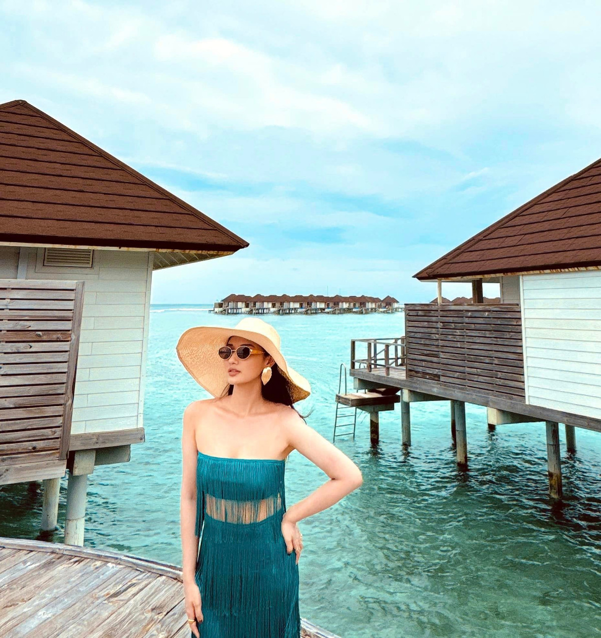 Thời gian gần đây, "nữ diễn viên giàu nhất miền Bắc" chăm chỉ diện váy xuyên thấu gợi cảm trong mỗi chuyến du lịch cùng gia đình.