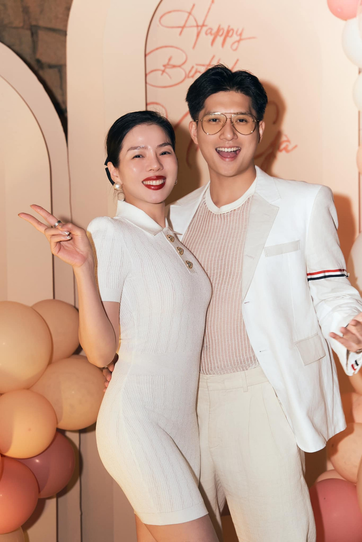 Gu thời trang của cặp đôi cũng khá đồng điệu. Lệ Quyên thừa nhận cô thay đổi nhiều từ khi yêu Lâm Bảo Châu. Ảnh: FB Lệ Quyên