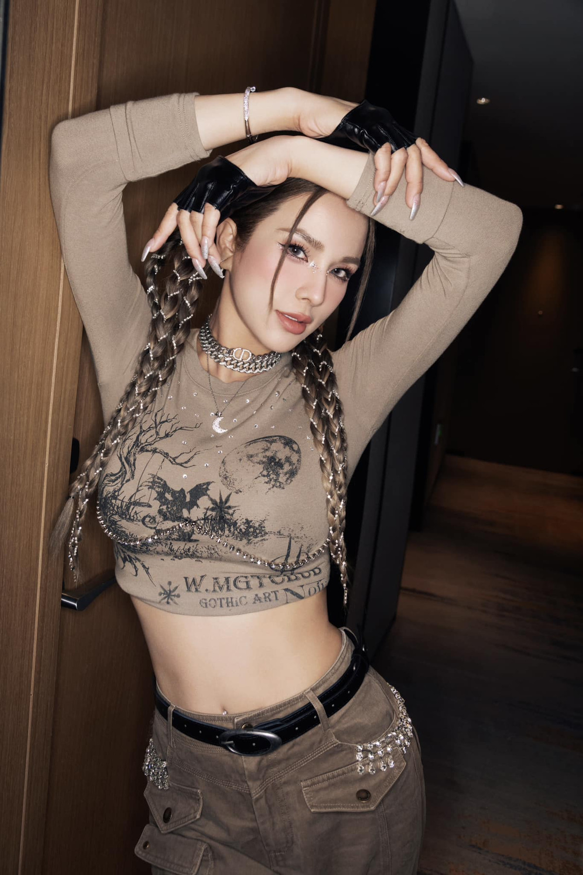 Bộ ảnh mới nhất của Diệp Lâm Anh không chỉ thể hiện sự quyến rũ mà còn khiến người hâm mộ ngỡ ngàng bởi vẻ đẹp trẻ trung của cô nàng.