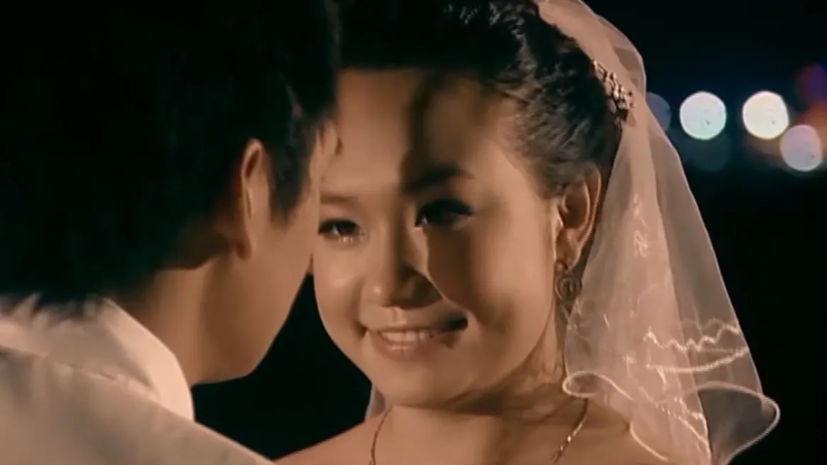 Hồi năm 2010, Duy Mạnh từng ra mắt MV "Yêu em nhiều". Đáng chú ý, vợ hiện tại của Tuấn Hưng - Hương Baby - đóng vai nữ chính trong sản phẩm âm nhạc này.