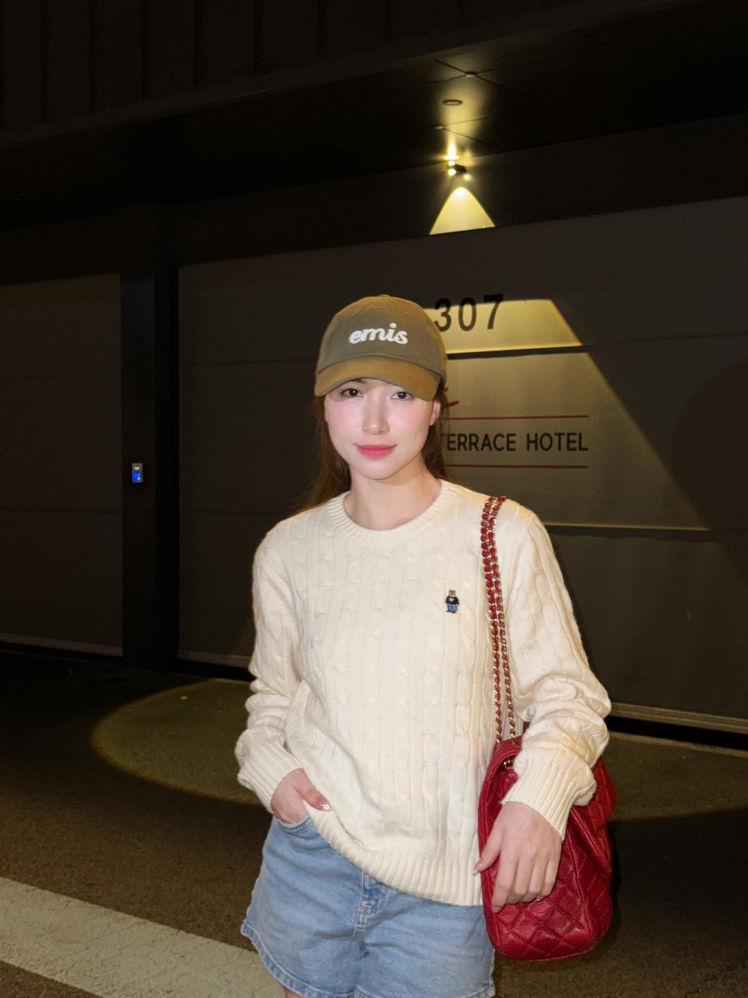 Hòa Minzy lại một lần nữa khiến fan thích thú với câu nói dí dỏm: "Mặc áo gấu cho đỡ lạnh, đỡ cô đơn". Ảnh: FB Hòa Nguyễn