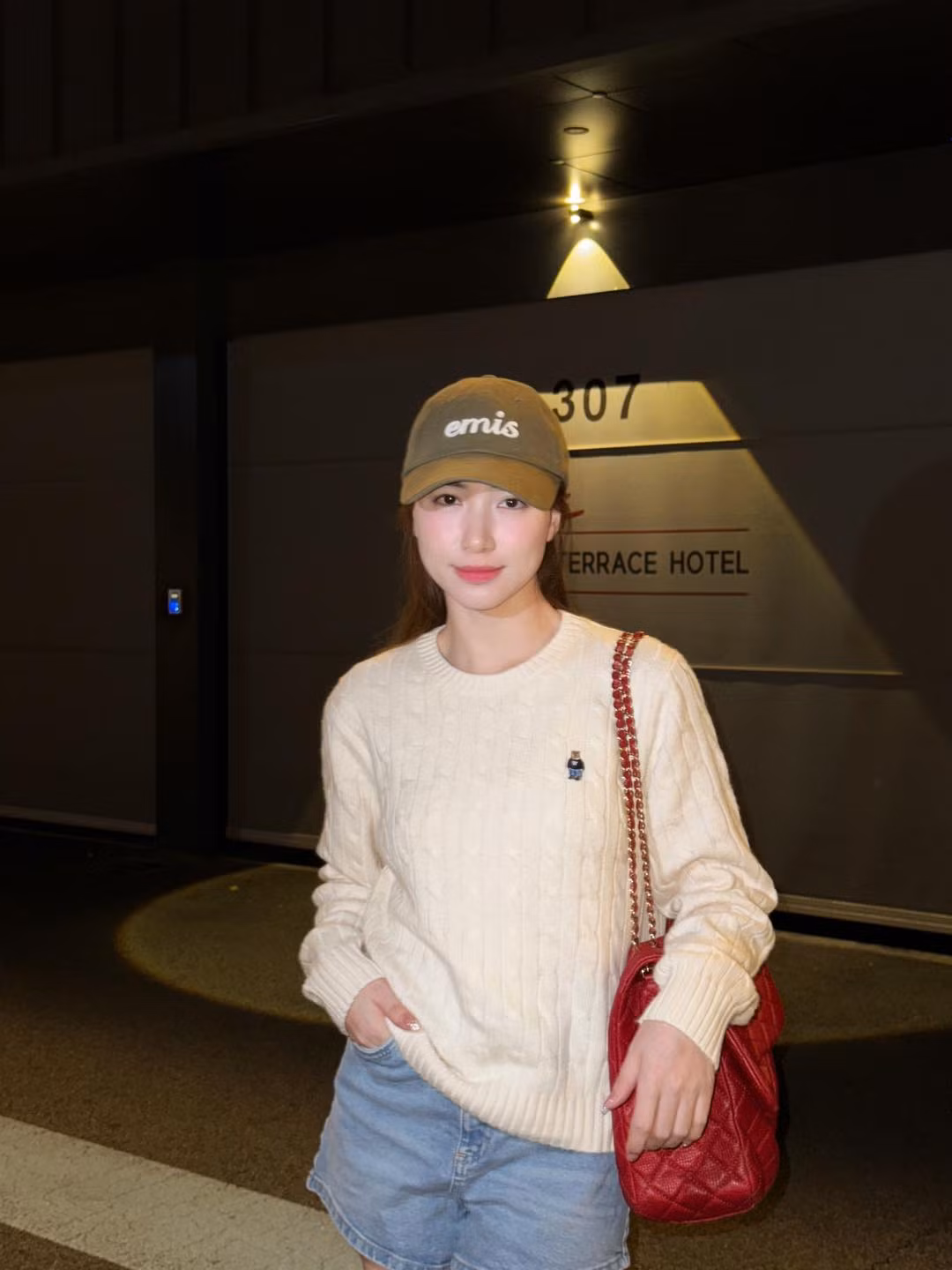 Hòa Minzy lại một lần nữa khiến fan thích thú với câu nói dí dỏm: "Mặc áo gấu cho đỡ lạnh, đỡ cô đơn". Ảnh: FB Hòa Nguyễn