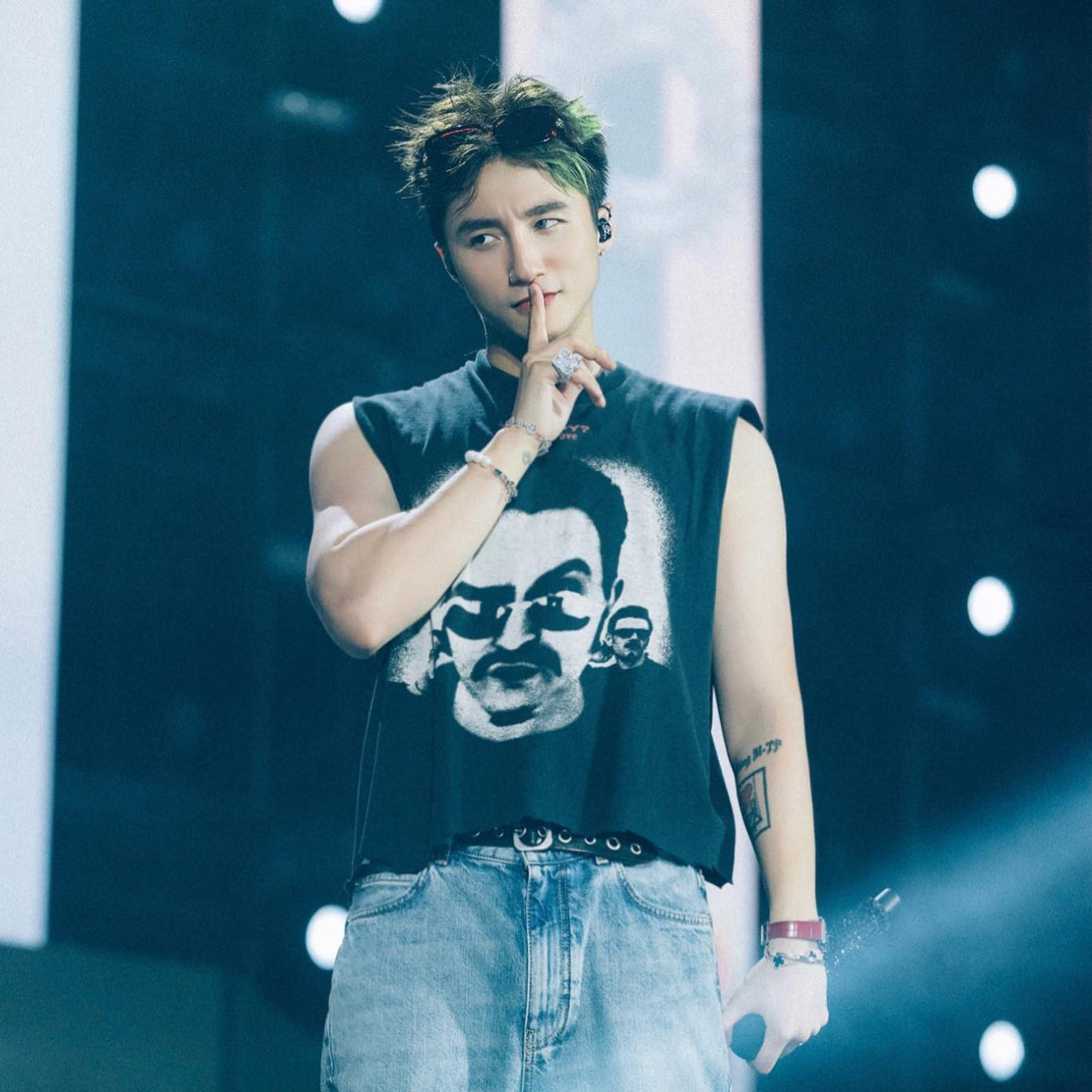 Tạo hình mới lạ của Sơn Tùng M-TP "gây sốt" trên mạng xã hội. Ảnh: FB M-TP