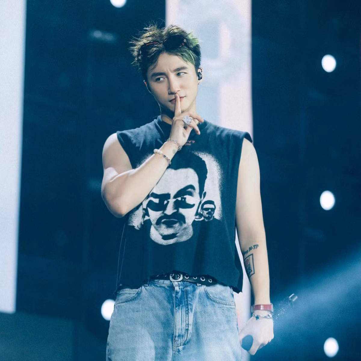 Tạo hình mới lạ của Sơn Tùng M-TP "gây sốt" trên mạng xã hội. Ảnh: FB M-TP