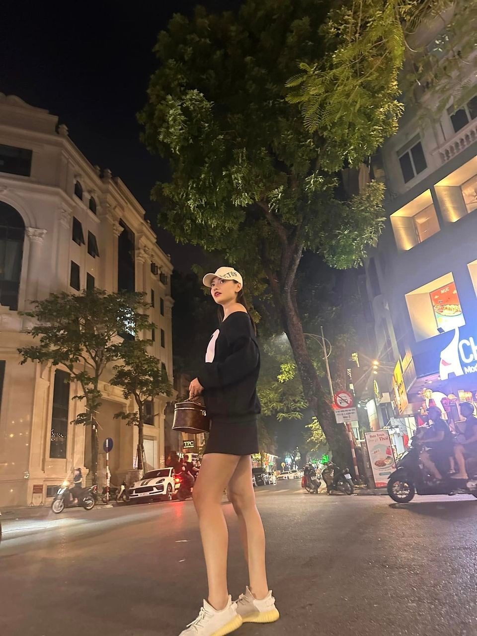 Hồng Quế khoe ảnh do con gái chụp. Ảnh: FB Trịnh Hồng Quế