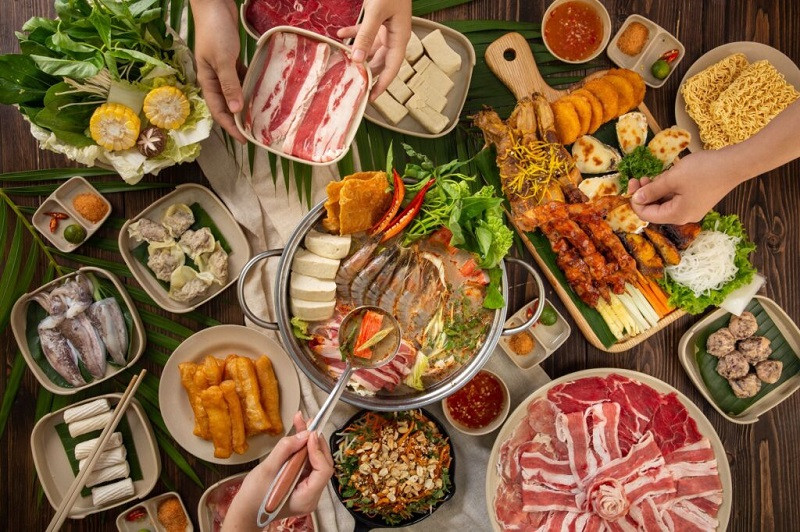  Người bị tiểu đường: Nước lẩu thường chứa nhiều đường, tinh bột, làm tăng đường huyết sau ăn, gây khó khăn trong việc kiểm soát bệnh. Việc ăn nhiều thịt đỏ, hải sản trong lẩu có thể làm tăng nguy cơ mắc các bệnh tim mạch, vốn là biến chứng thường gặp ở người tiểu đường. Ảnh Internet