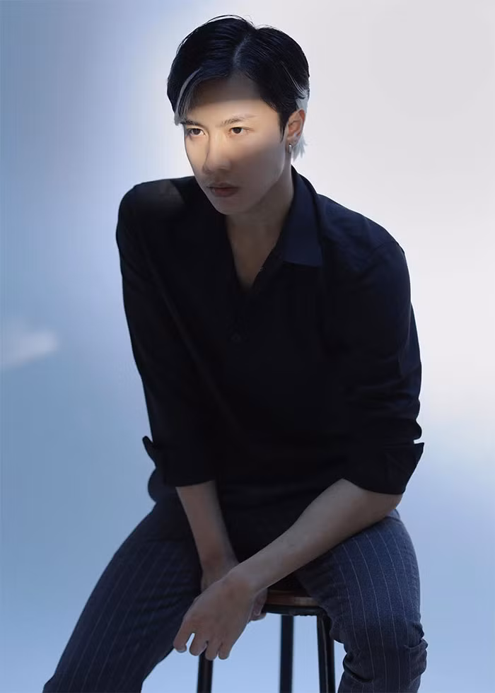 Từ khi học cấp 3, Long Vũ đã bộc lộ đam mê với nghệ thuật và quyết tâm theo nghiệp của mẹ.