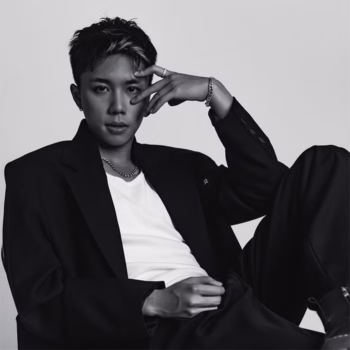 Ngoài đời, Long Vũ sở hữu ngoại hình điển trai, bảnh bao, nam tính.