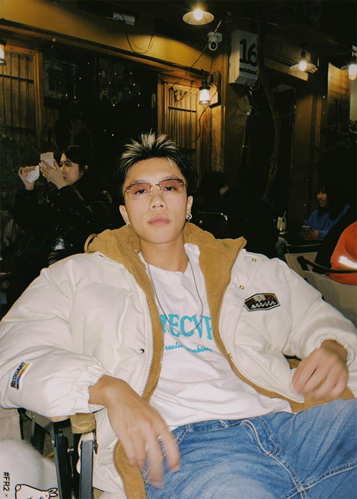 "Nhím rất cá tính, sống tình cảm, hiếu thảo. Đi đâu, ăn gì cũng mua về cho mẹ. Hôm thì ngô xào, hôm thì bánh tráng trộn, hôm thì cháo hay thịt xiên. Đặc biệt, Nhím rất tiết kiệm cho mẹ và biết tiêu tiền”, Vân Dung khen con trai.