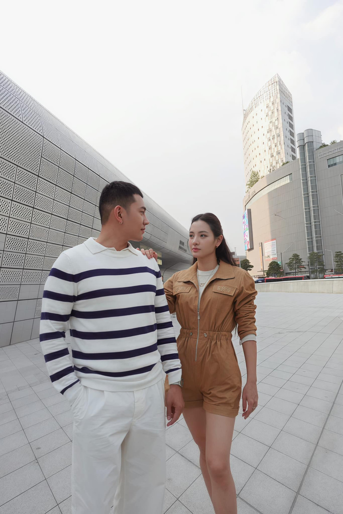 Phương Trinh Jolie xả ảnh tình tứ, xịn xò bên chồng trẻ. Ảnh: FB Phương Trinh Jolie