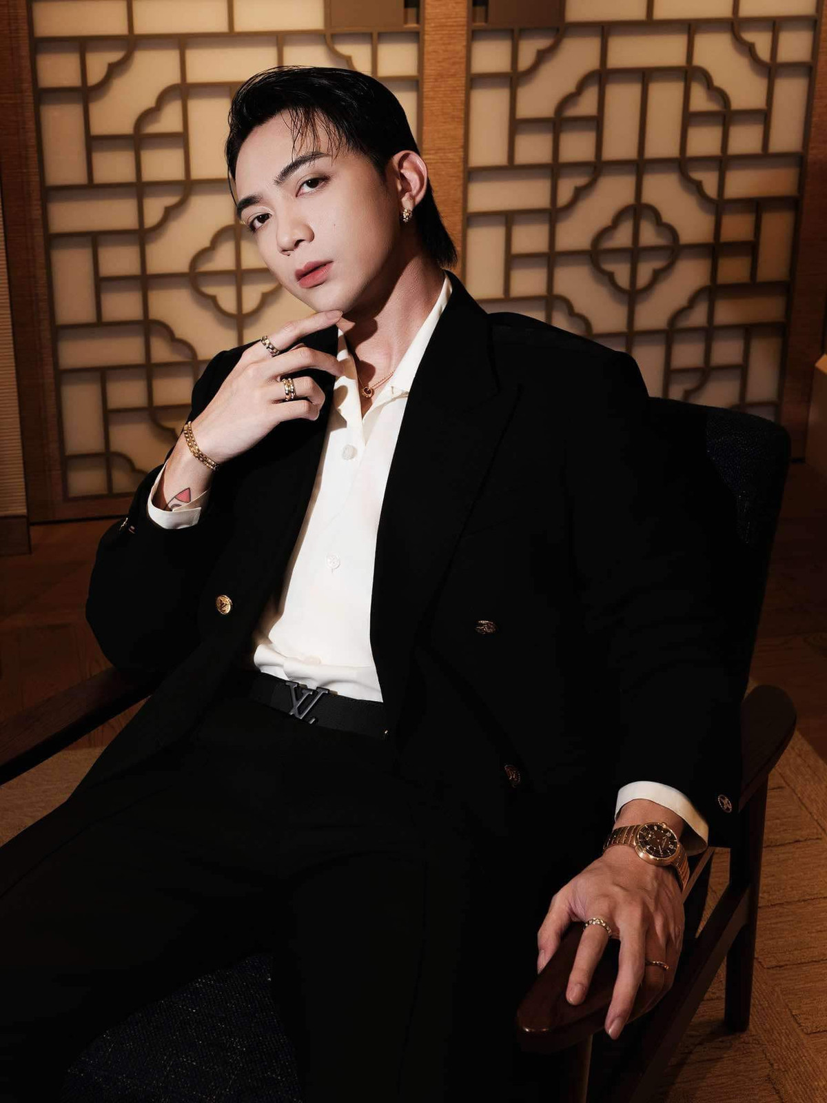 Soobin "đốn tim" fan nữ với hình ảnh soái ca điển trai. Ảnh: FB Soobin