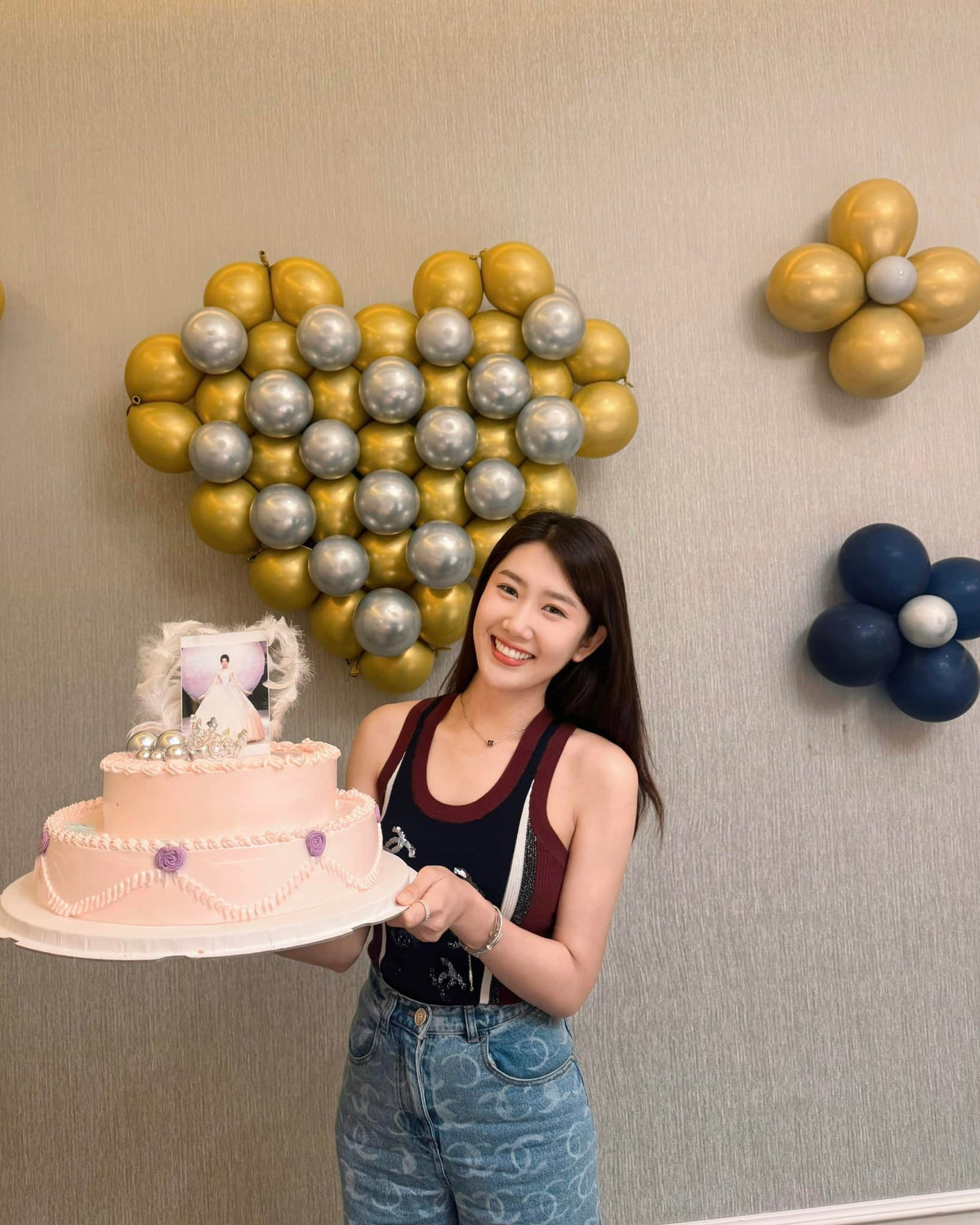 Bên cạnh tài năng diễn xuất, Thúy Ngân còn được biết đến với gu thời trang trẻ trung, sành điệu.