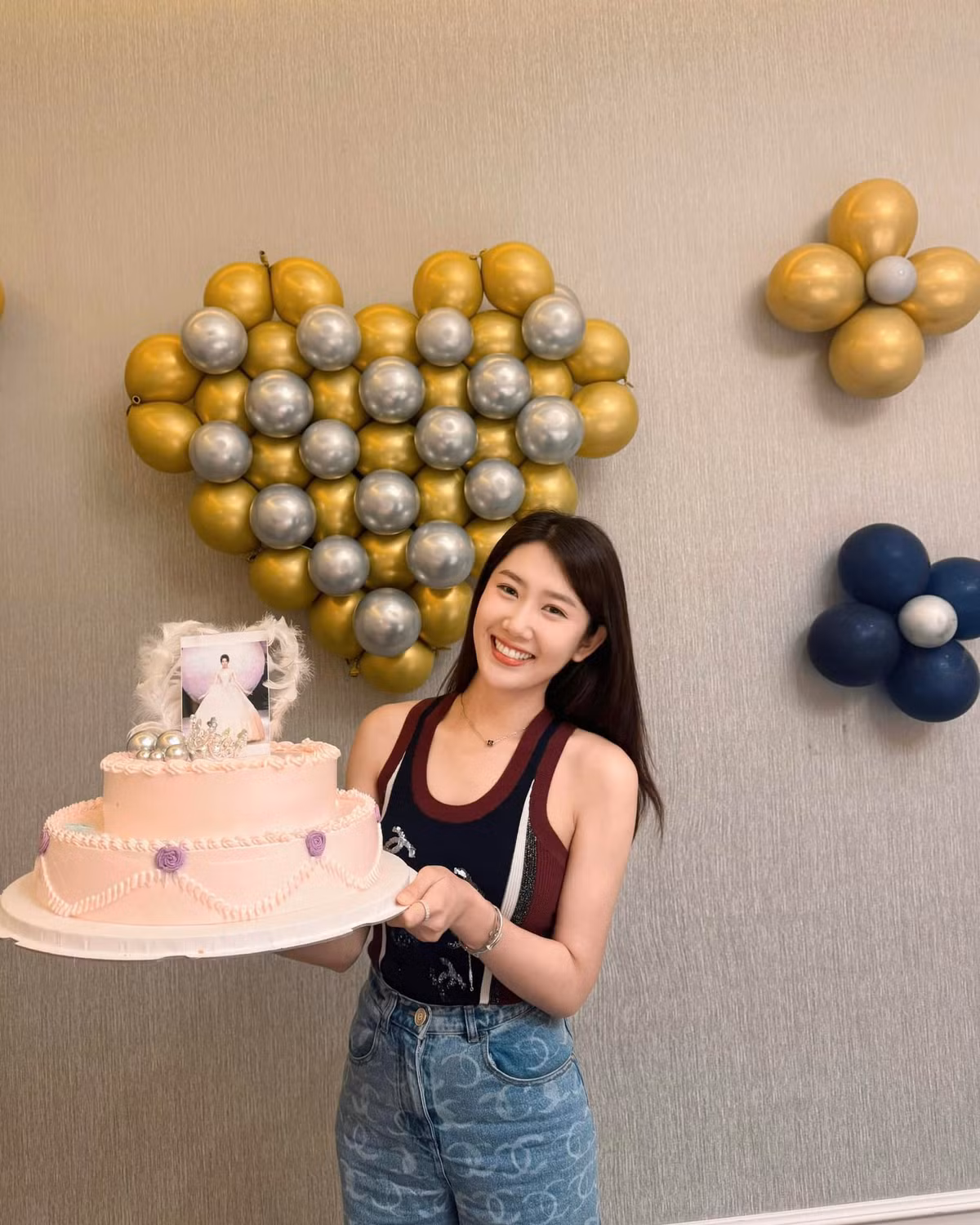 Bên cạnh tài năng diễn xuất, Thúy Ngân còn được biết đến với gu thời trang trẻ trung, sành điệu.